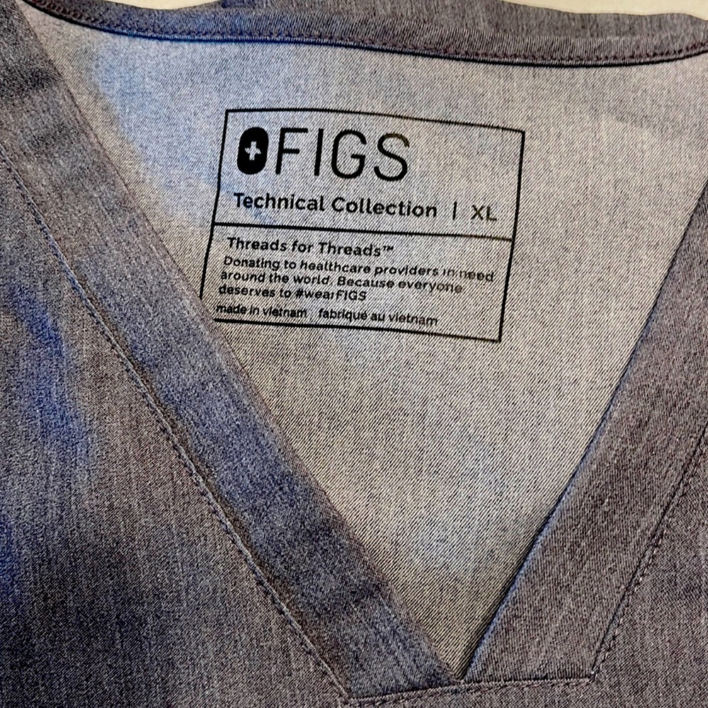 Figs Technical Collect graphite scrub top XL